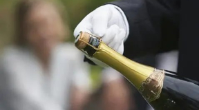 Мошес: «В Минске не скоро будут открывать шампанское по любому поводу»