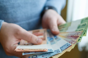 «Я тоже получаю 2500 рублей. Но это в сумме за три месяца»