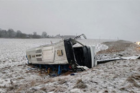В Толочинском районе перевернулся автобус, погибла пассажирка, еще десять человек госпитализированы