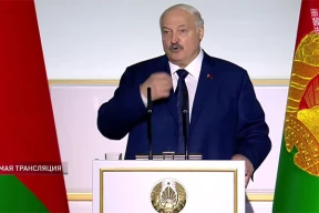 Видеофакт. Лукашенко попытался изобразить крестное знамение